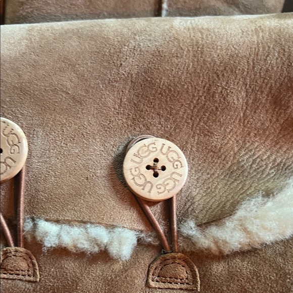 UGG Women's Chestnut Winter Boots. Thursday sale $80 if purchased before 12 mid - Picture 3 of 6